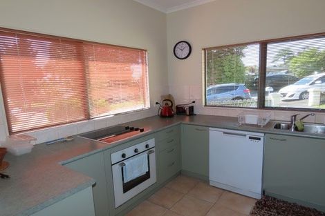 Photo of property in 6 Longview Rise, Massey, Auckland, 0614