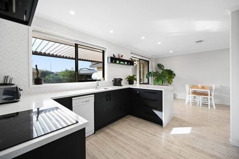 Photo of property in 21 Mangakoea Place, St Andrews, Hamilton, 3200