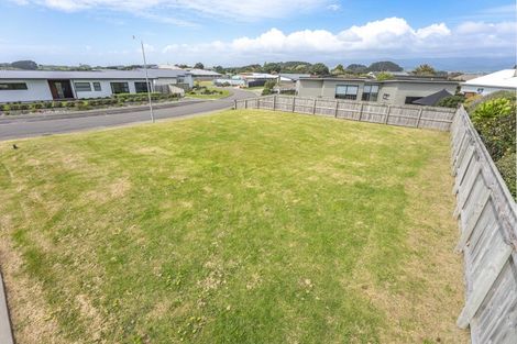 Photo of property in 43 Seagrass Place, Otaki Beach, Otaki, 5512