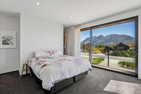 Photo of property in 19 Hackett Road, Jacks Point, Queenstown, 9371