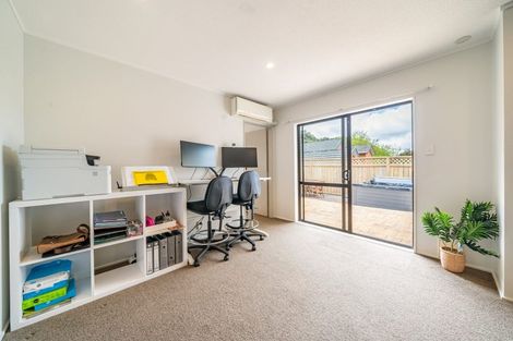 Photo of property in 56 Albatross Close, Whitby, Porirua, 5024
