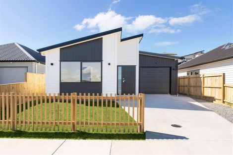 Photo of property in 21 Whakairo Crescent, Gulf Harbour, 0930
