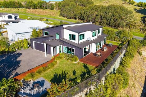Photo of property in 26 Kilkelly Close, Tawa, Wellington, 5028