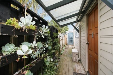 Photo of property in 18a Oriental Street, Welbourn, New Plymouth, 4312