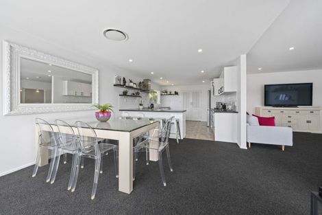Photo of property in 99 Akaroa Drive, Maupuia, Wellington, 6022