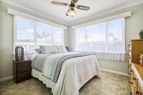 Photo of property in 20 Peachgrove Road, Te Atatu Peninsula, Auckland, 0610