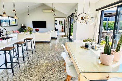 Photo of property in 16 Kaniera Terrace, Cambridge, 3434