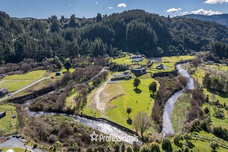 Photo of property in 49 Mount Marua Drive, Maymorn, Upper Hutt, 5018
