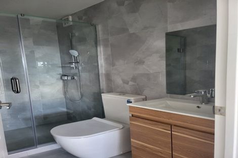 Photo of property in 29 Raleigh Road, Northcote, Auckland, 0627
