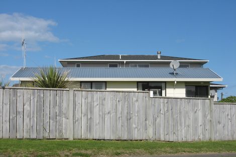 Photo of property in 2 Longbeach Drive, Castlecliff, Whanganui, 4501