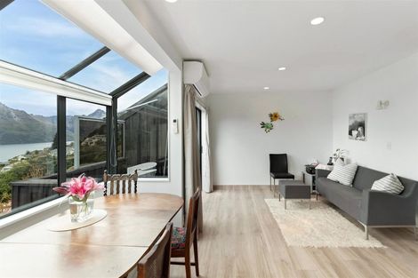 Photo of property in 18b Cameron Place, Fernhill, Queenstown, 9300
