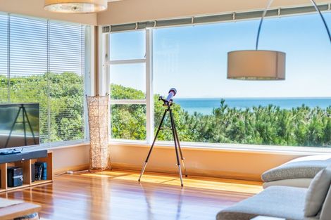 Photo of property in 28 Taupo Crescent, Plimmerton, Porirua, 5026