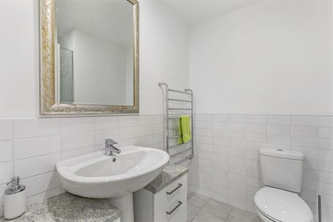 Photo of property in 2a/2 Frieston Road, Milford, Auckland, 0620