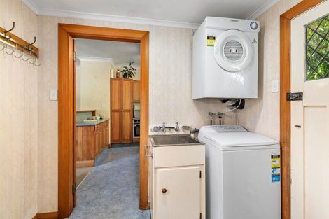 Photo of property in 11 Hungerford Road, Lyall Bay, Wellington, 6022