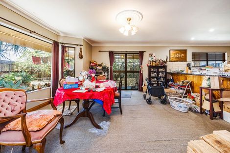 Photo of property in 9 Samara Place, Clendon Park, Auckland, 2103