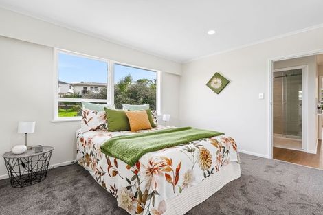 Photo of property in 34 Cyclarama Crescent, Massey, Auckland, 0614