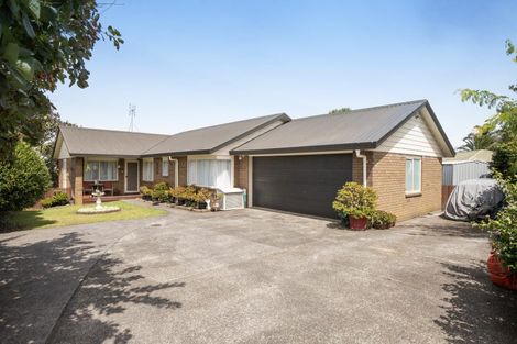 Photo of property in 27 Brookesmith Drive, Waiuku, 2123