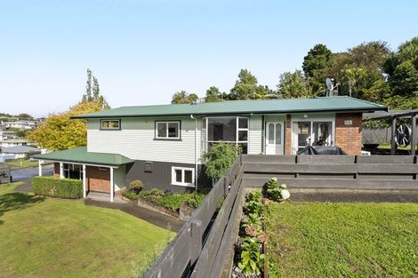 Photo of property in 10 Whitby Place, Westown, New Plymouth, 4310