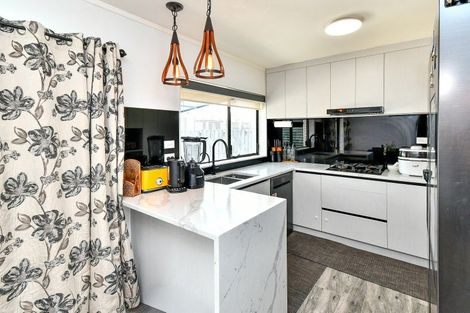 Photo of property in 21 Rosemead Place, Randwick Park, Auckland, 2105