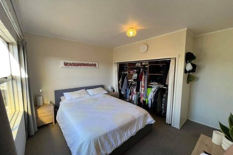 Photo of property in 1/48 Ravenwood Drive, Forrest Hill, Auckland, 0620