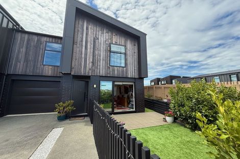 Photo of property in 2 Nga Tutu Place, Belmont, Auckland, 0622