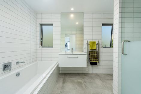 Photo of property in 7r Estates Terrace, Welcome Bay, Tauranga, 3175