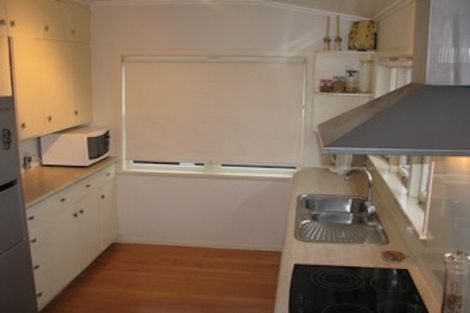 Photo of property in 1/130 Sunset Road, Unsworth Heights, Auckland, 0632