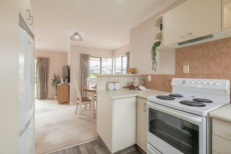 Photo of property in 5 Royal Fern, Kelvin Grove, Palmerston North, 4414