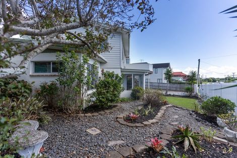 Photo of property in 4 Melandra Road, Stanmore Bay, Whangaparaoa, 0932