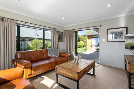 Photo of property in 17 Lilac Close, Cambridge, 3434