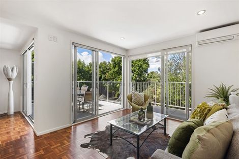 Photo of property in 9 Garmons Way, Castor Bay, Auckland, 0620