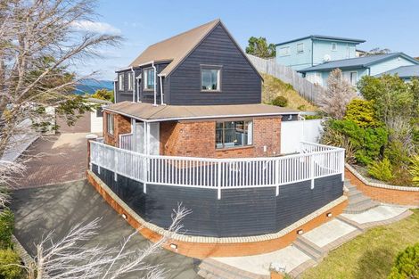 Photo of property in 296 Maungaraki Road, Maungaraki, Lower Hutt, 5010