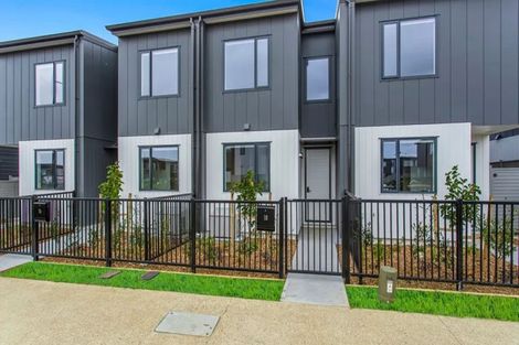 Photo of property in 24 Park Green Avenue, Rosehill, 2113
