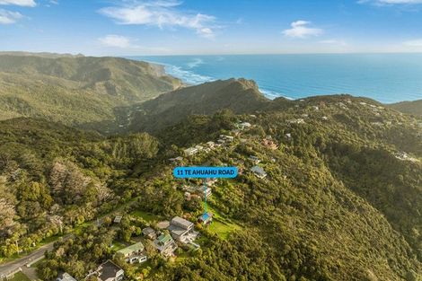 Photo of property in 11 Te Ahuahu Road, Piha, New Lynn, 0772