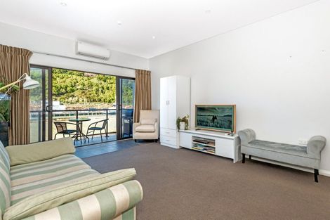 Photo of property in 211/2 Reads Quay, Gisborne, 4010
