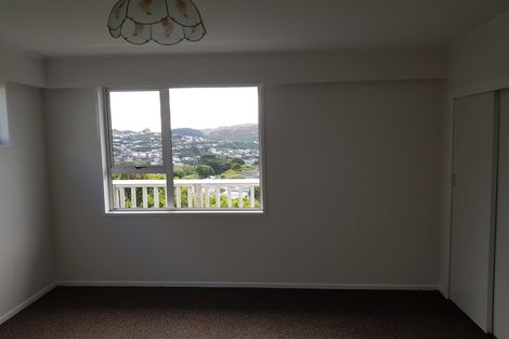 Photo of property in 28-28b Jane Grove, Paparangi, Wellington, 6037