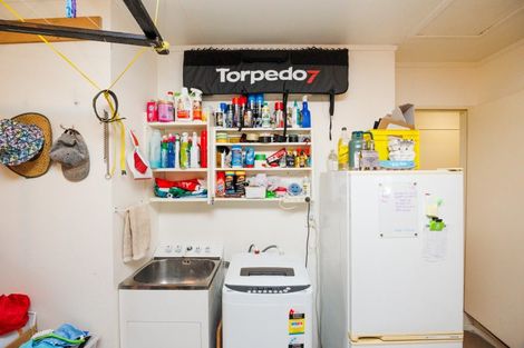 Photo of property in 19 Rothesay Place, Highbury, Palmerston North, 4412