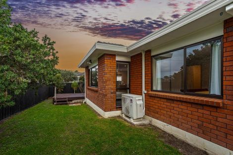 Photo of property in 2/65 Granville Drive, Massey, Auckland, 0614