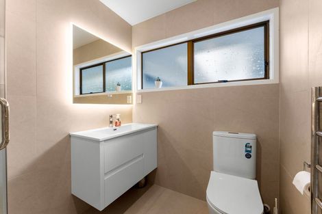 Photo of property in 2/1 Trelawny Place, Hillcrest, Auckland, 0627