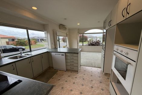 Photo of property in 11 Addington Place, Taradale, Napier, 4112