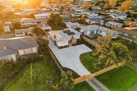 Photo of property in 37 Mckenzie Road, Mangere Bridge, Auckland, 2022