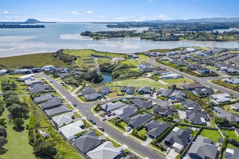 Photo of property in 12 Lakeside Terrace, Omokoroa, 3114