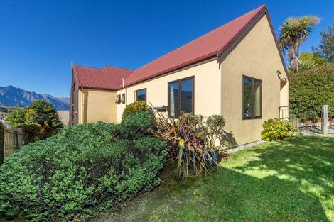 Photo of property in 16 Golden Terrace, Queenstown, 9300