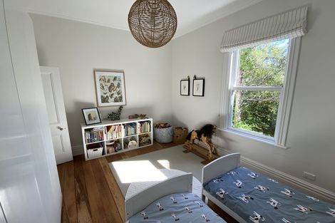 Photo of property in 26 West Road, Northland, Wellington, 6012