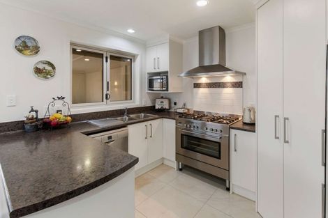 Photo of property in 98 Rosalie Terrace, Kelvin Grove, Palmerston North, 4414