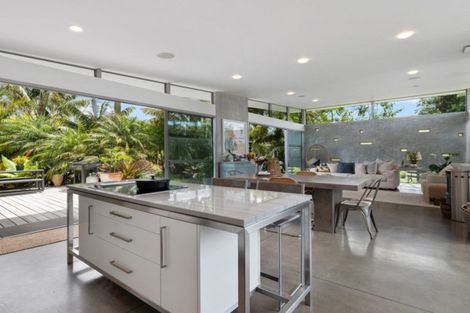 Photo of property in 5 Harbour View Road, Point Wells, Warkworth, 0986