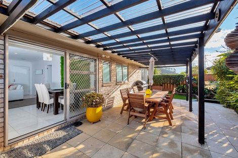 Photo of property in 15 Russett Grove, Henderson, Auckland, 0612