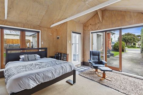 Photo of property in 76 Ira Street, Miramar, Wellington, 6022