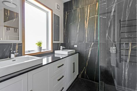 Photo of property in 32 Lucknow Road, Havelock North, 4130