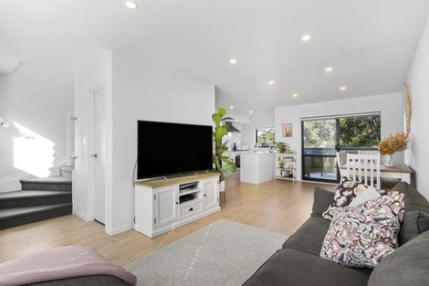 Photo of property in 6/7 South Pacific Place, Henderson, Auckland, 0612